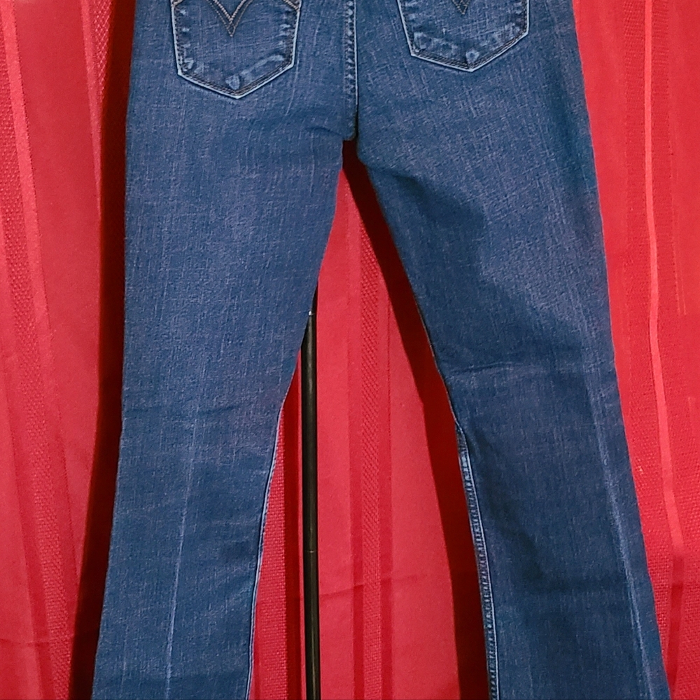 Levi's - Picture 3 of 4